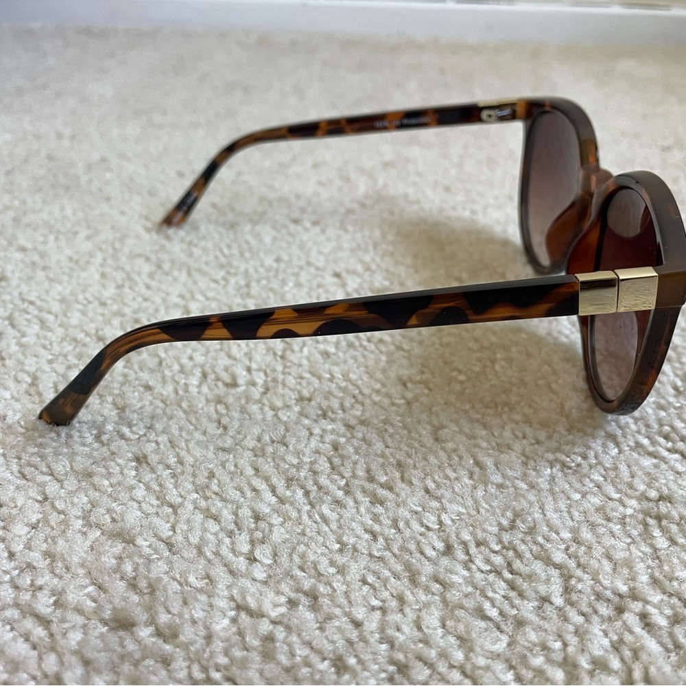 Express Brown Tortoise Sunglasses - image 8